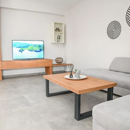 Faidra * Néa Péramos