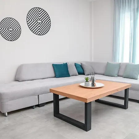 Faidra Néa Péramos